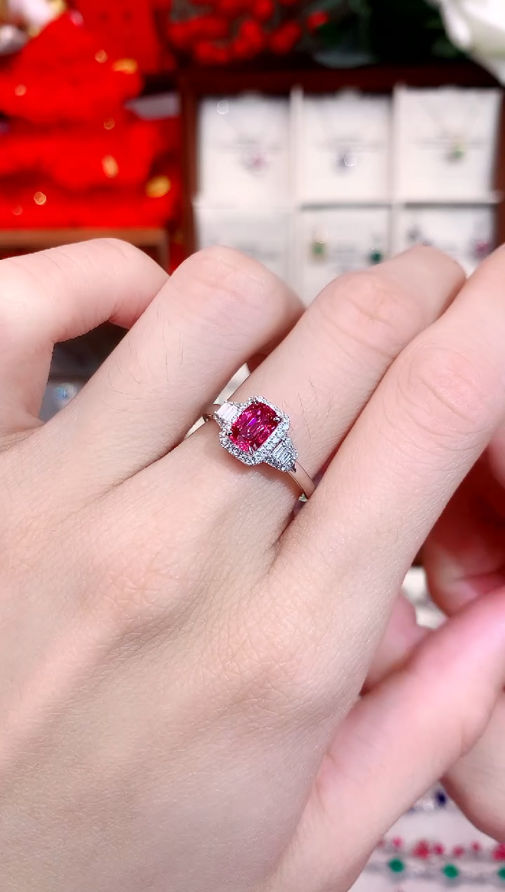 【闪购商品】尖晶石戒指18K金镶嵌1.08ct/天然宝石/七天无理由