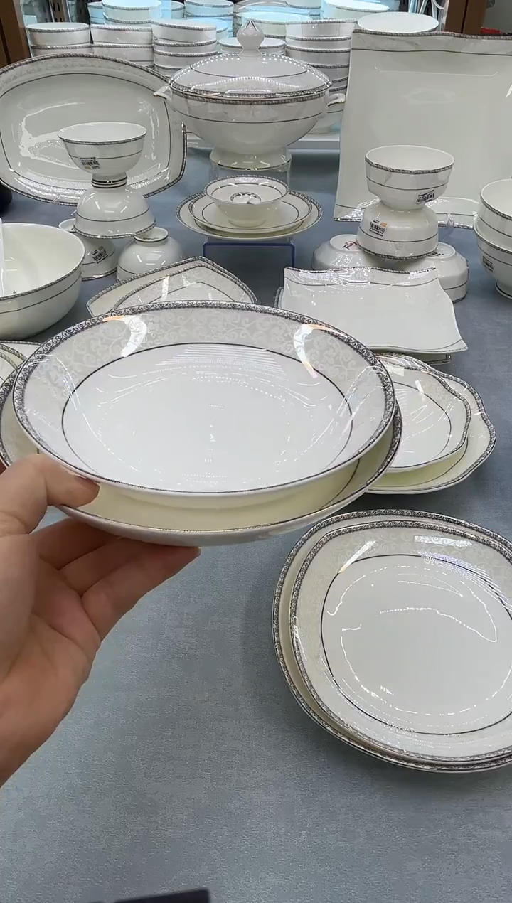 骨瓷玲珑7.5方2个