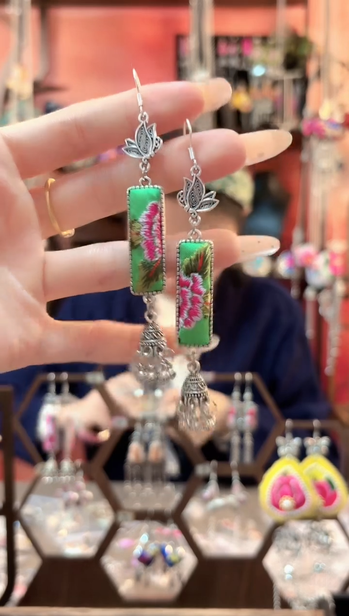 织绣云织谣民族风精美饰品  332