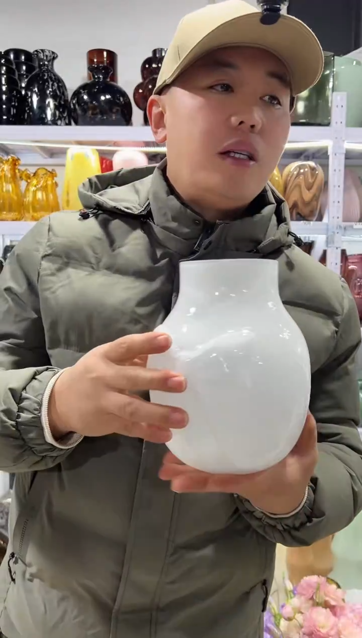 白色蝴蝶结花瓶....