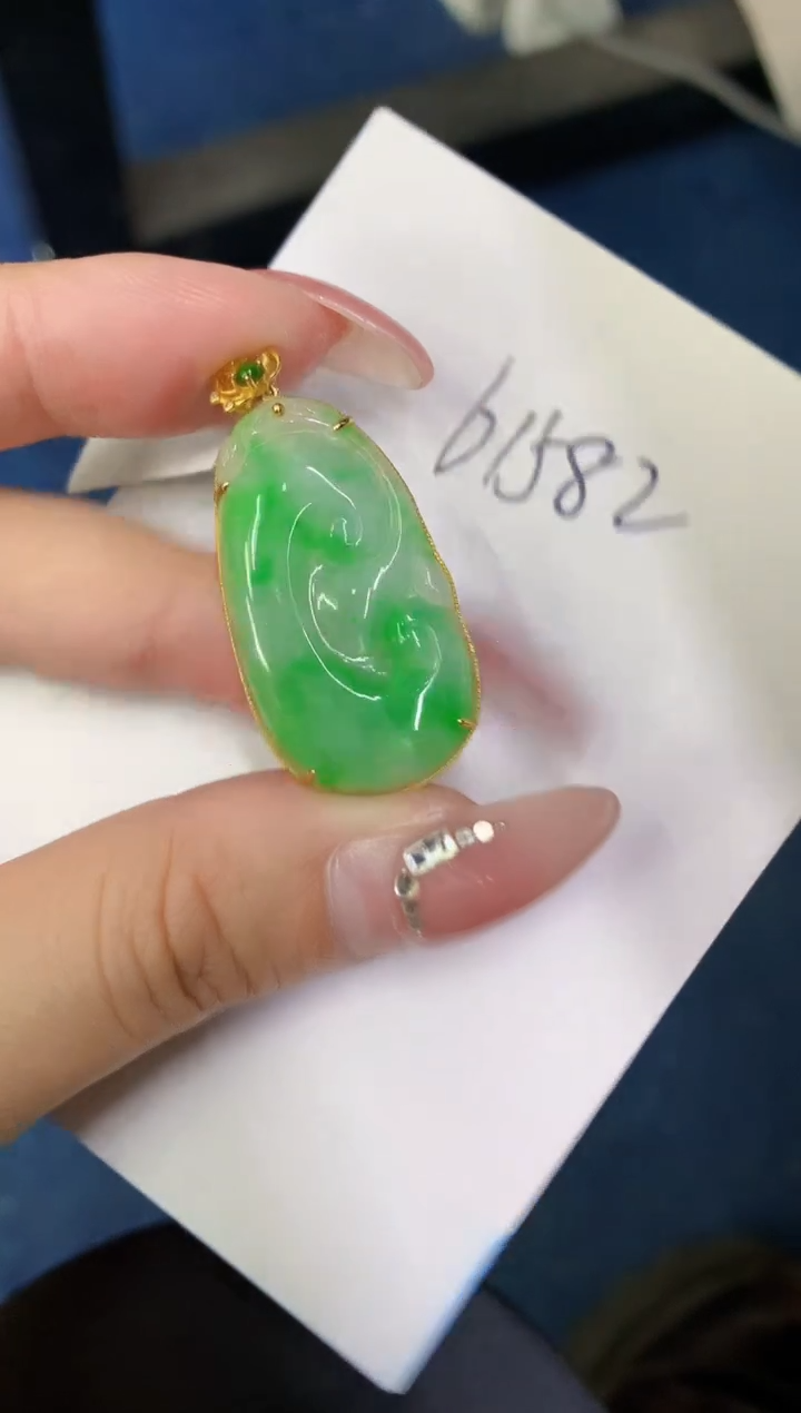 【闪购商品】翡翠颈饰18K金镶嵌0000000000000