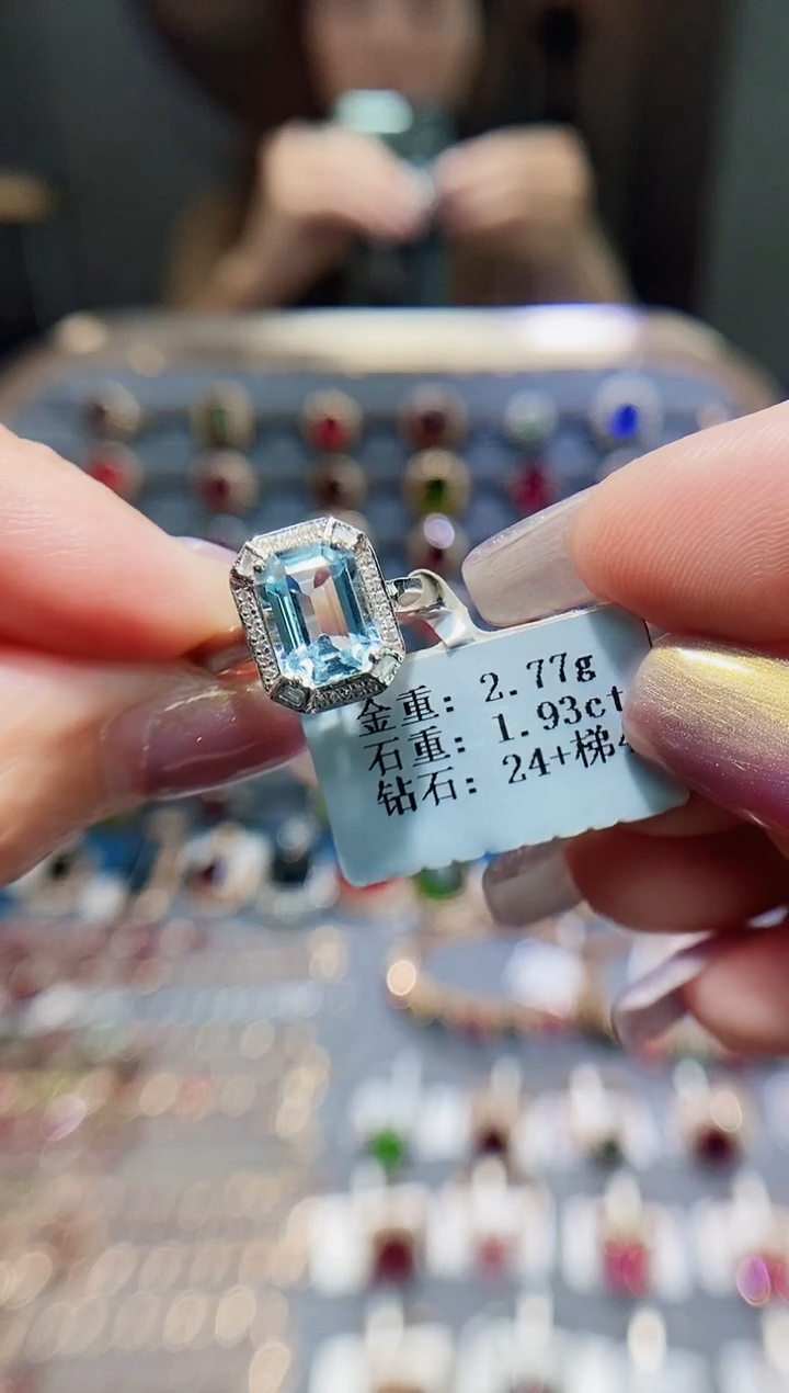 海蓝宝石戒指18K金镶嵌1.93配钻