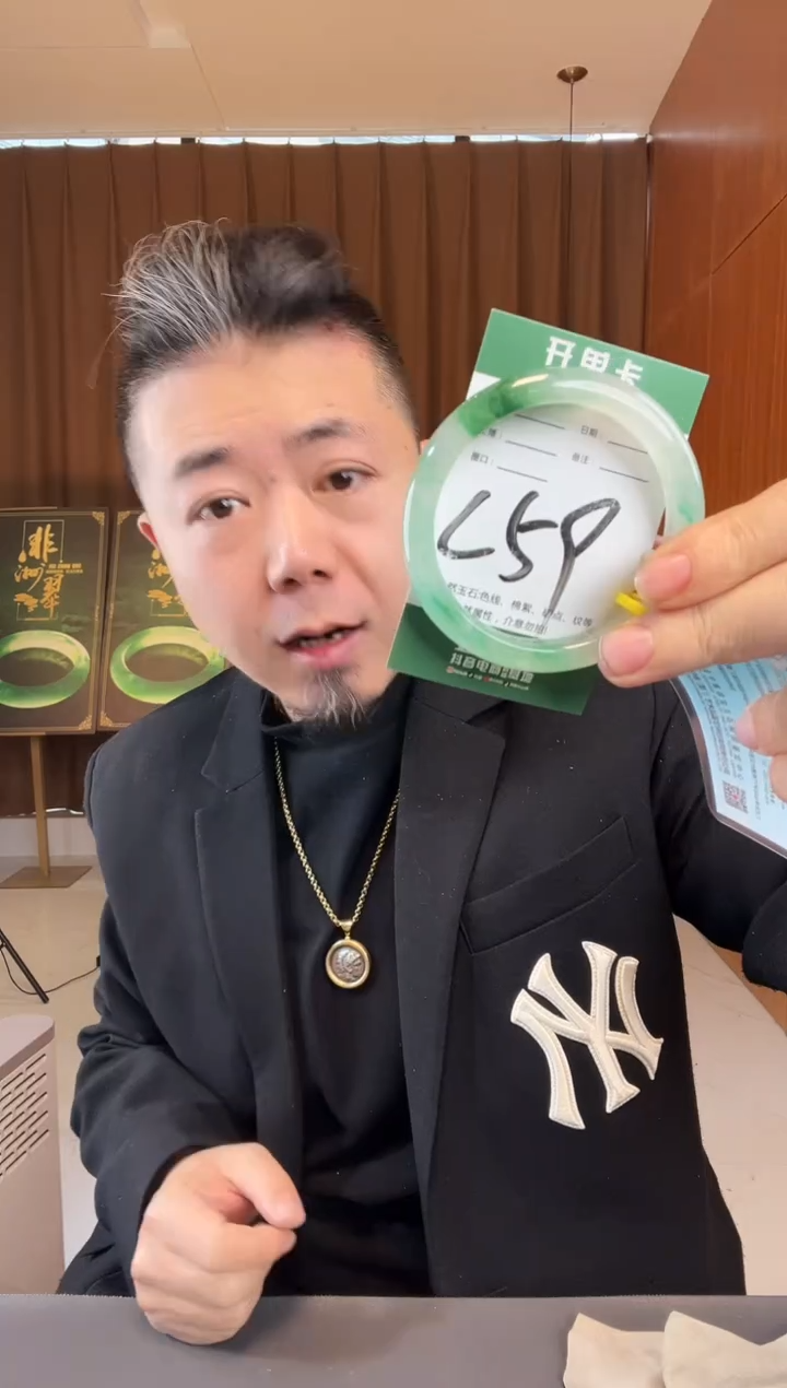 【闪购商品】石英质玉手镯未镶嵌非洲翠