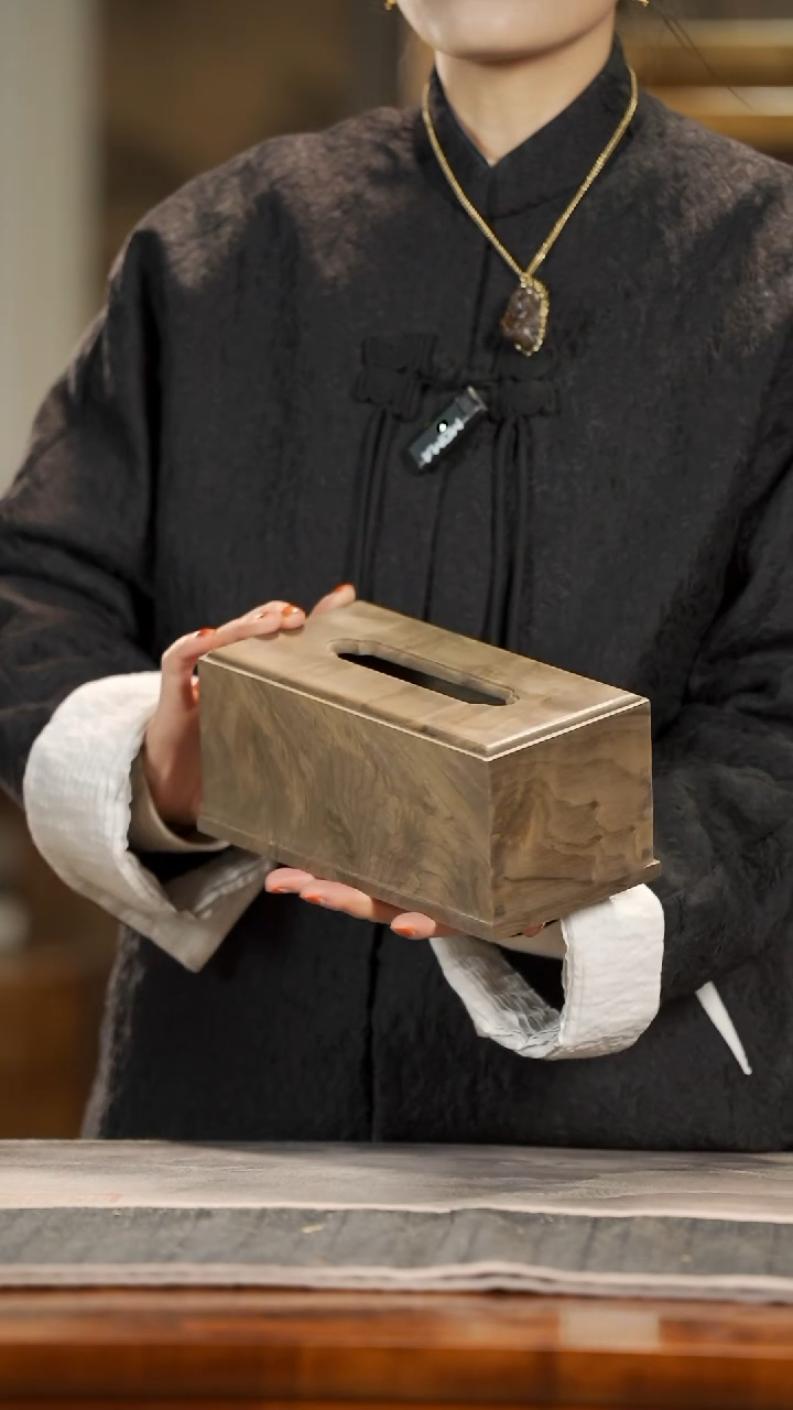 【闪购商品】金丝楠木雕501水波纹精工纸巾盒