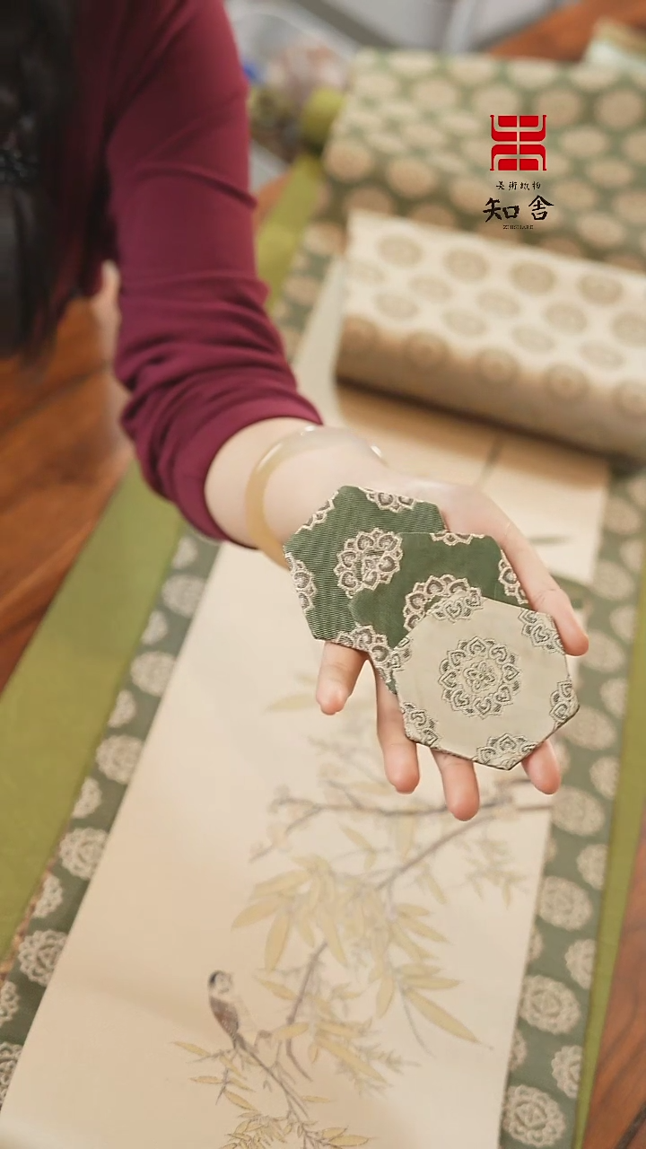 【闪购商品】织绣杯垫···········