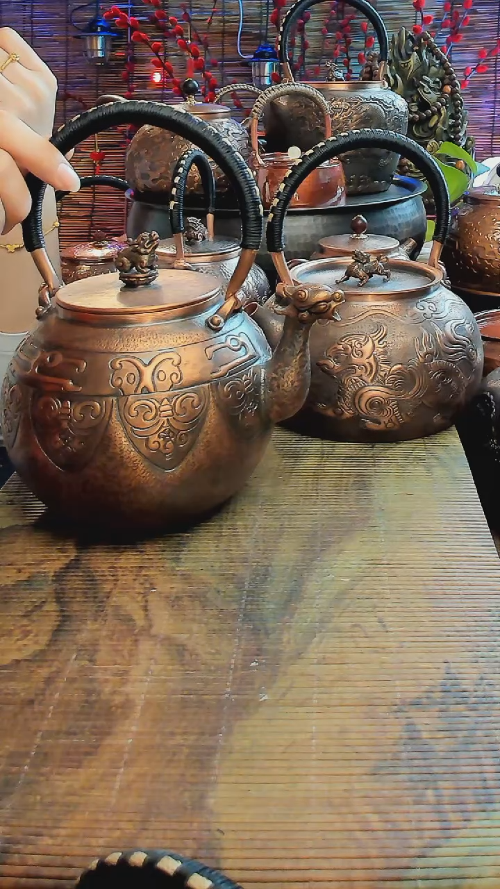 【闪购商品】兽嘴紫铜錾刻提梁壶=====