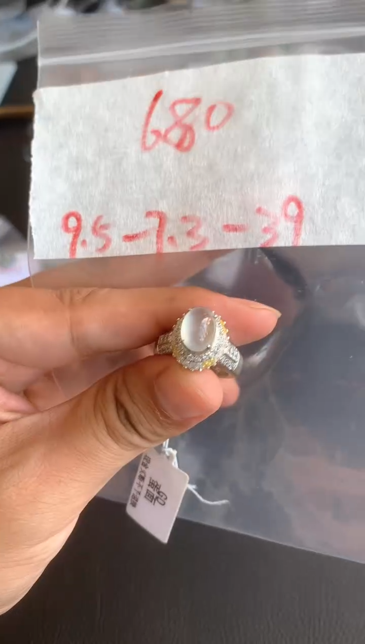 未镶嵌定制翡翠缅甸A货翡翠，拍一发一
