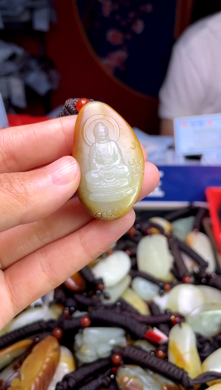 和田玉未镶嵌颈饰1