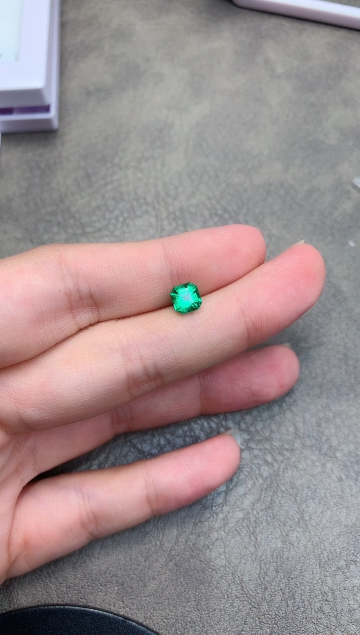 【闪购商品】祖母绿裸石未镶嵌0.96ct 祖切 EX