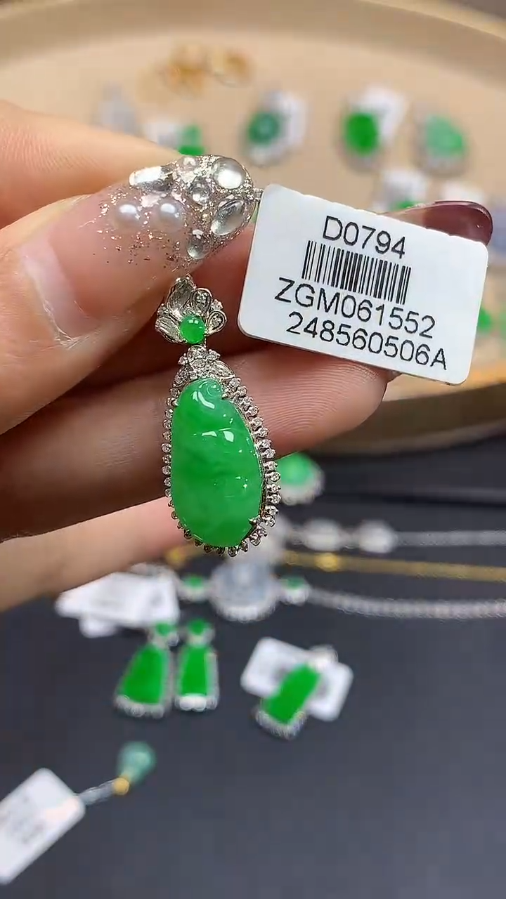 【闪购商品】翡翠吊坠(不含链)18K金镶嵌ZGM-2671