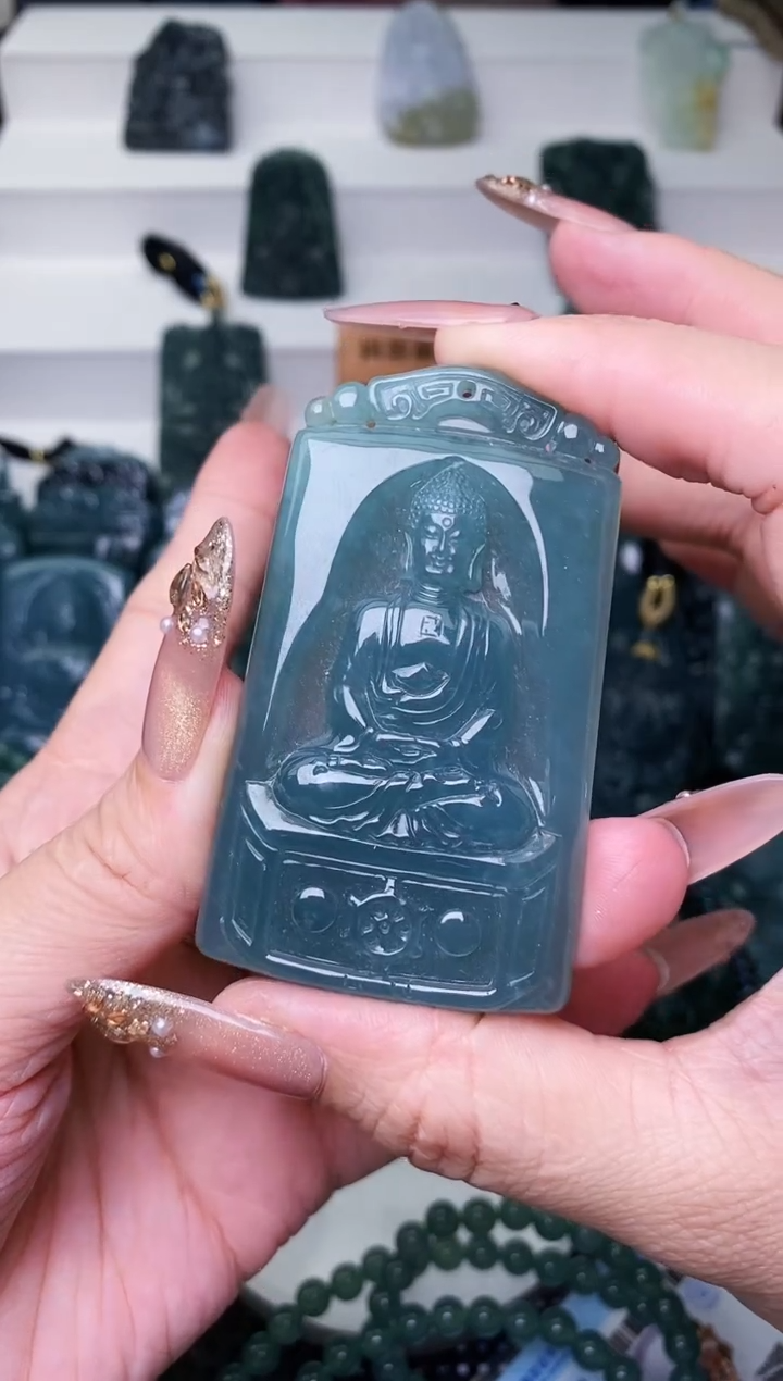 颈饰未镶嵌翡翠 