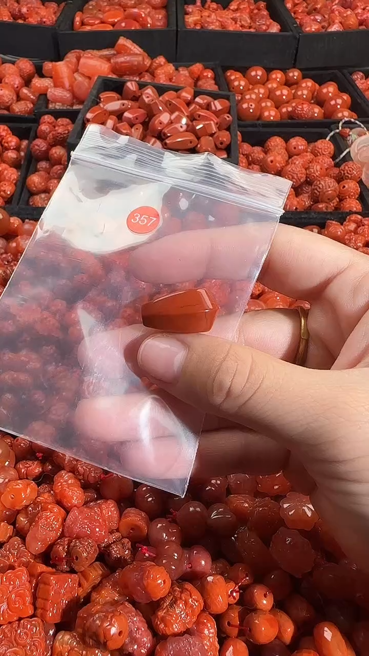 颈饰未镶嵌南红玛瑙1