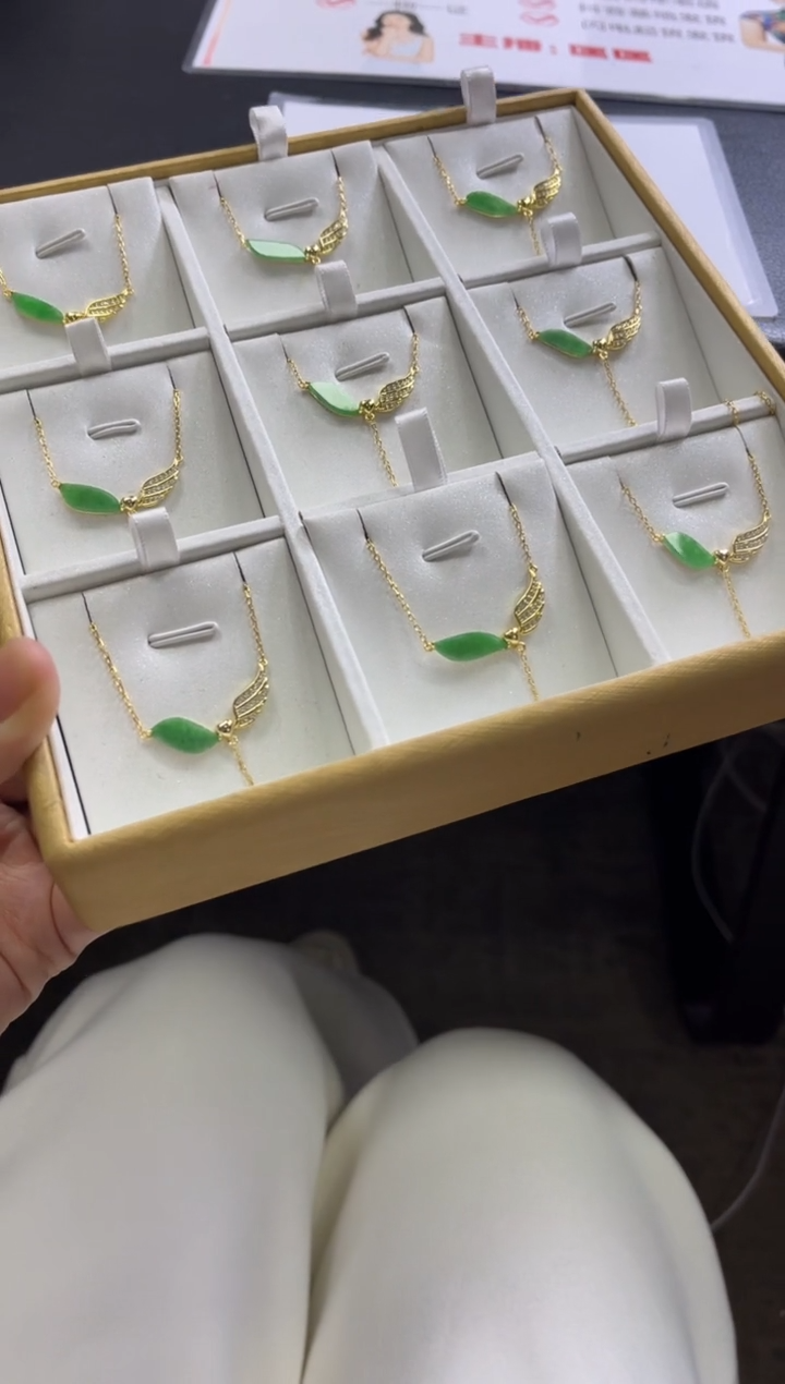 【闪购商品】翡翠吊坠(赠链)未镶嵌Z208多样性发一件【小】