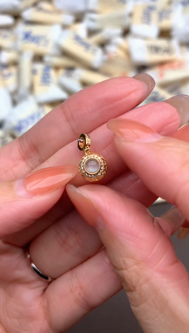 18K金镶嵌挂件翡翠一