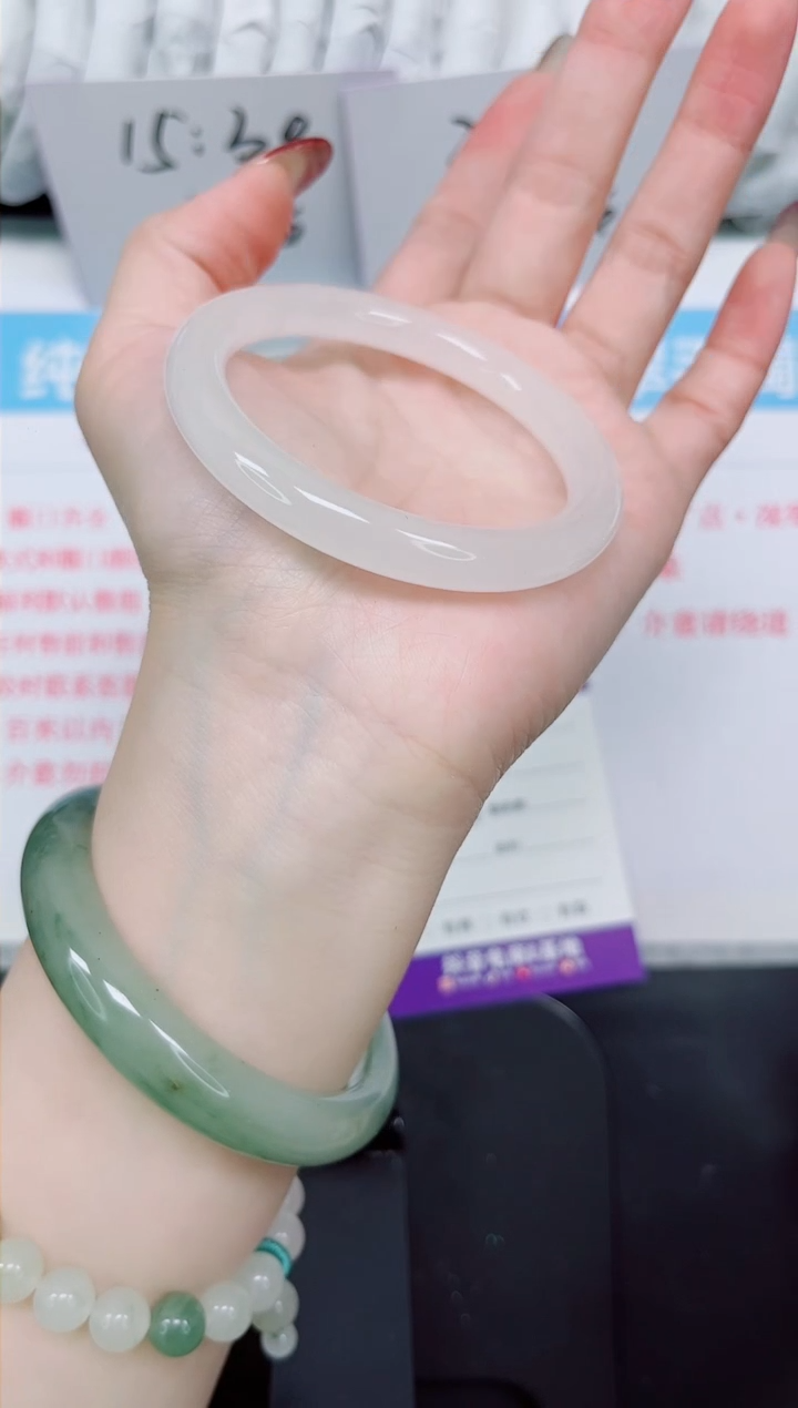 【闪购商品】石英质玉手镯未镶嵌181