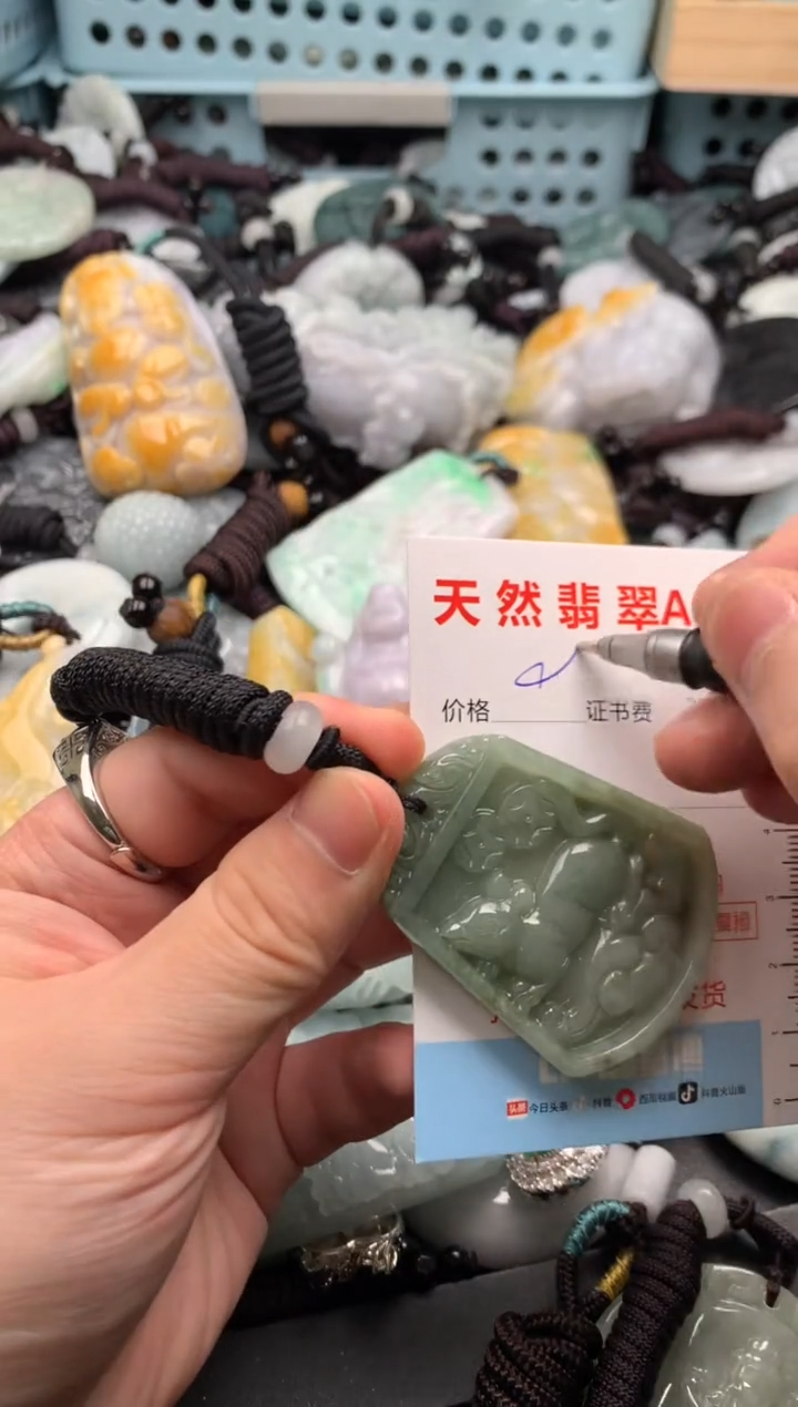 翡翠未镶嵌吊坠(不含链)1