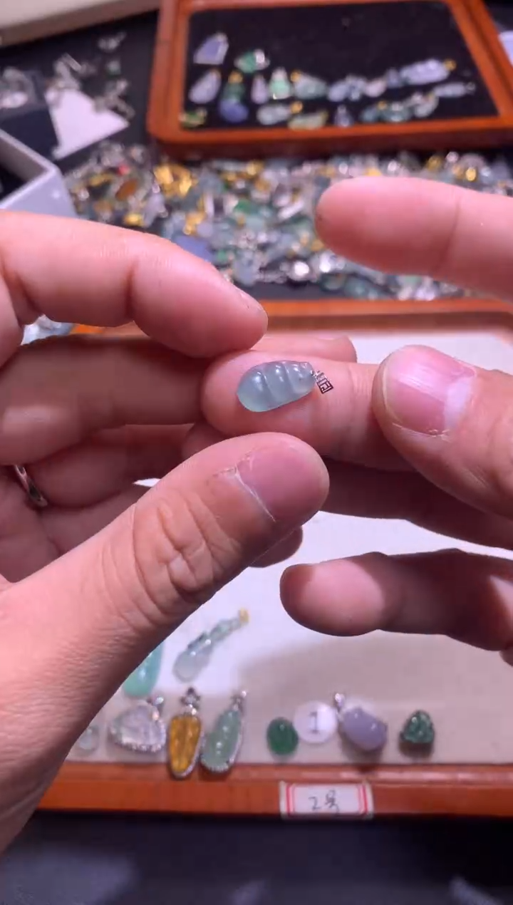 【闪购商品】翡翠吊坠(不含链)18K金镶嵌1