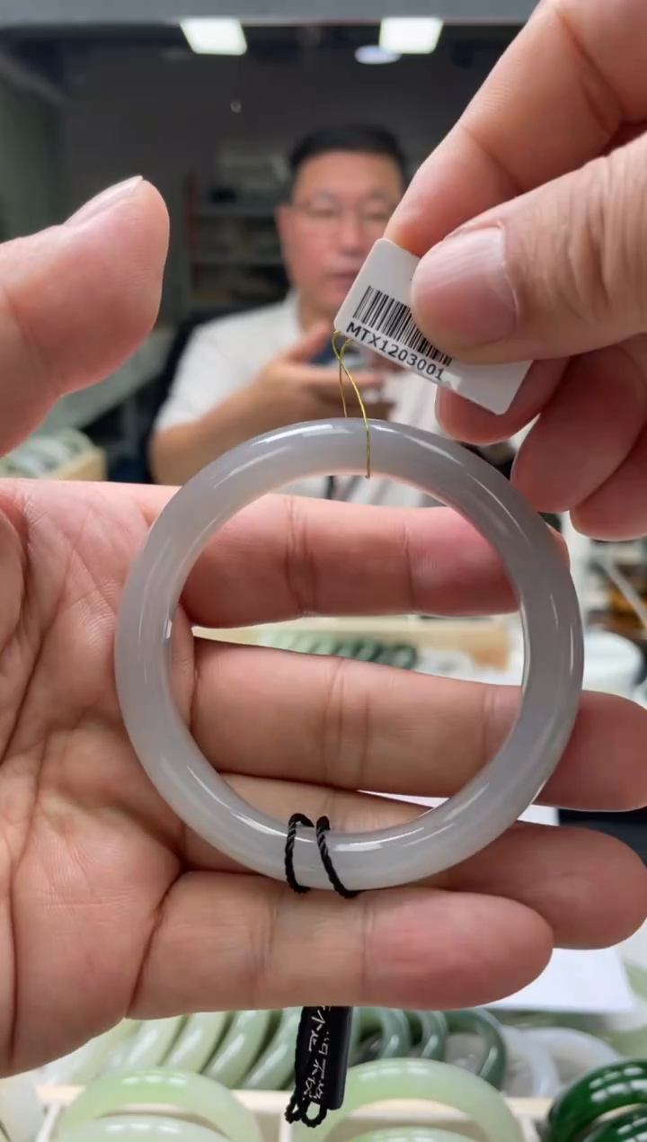 【闪购商品】和田玉手镯未镶嵌编码 3001圈口54-55