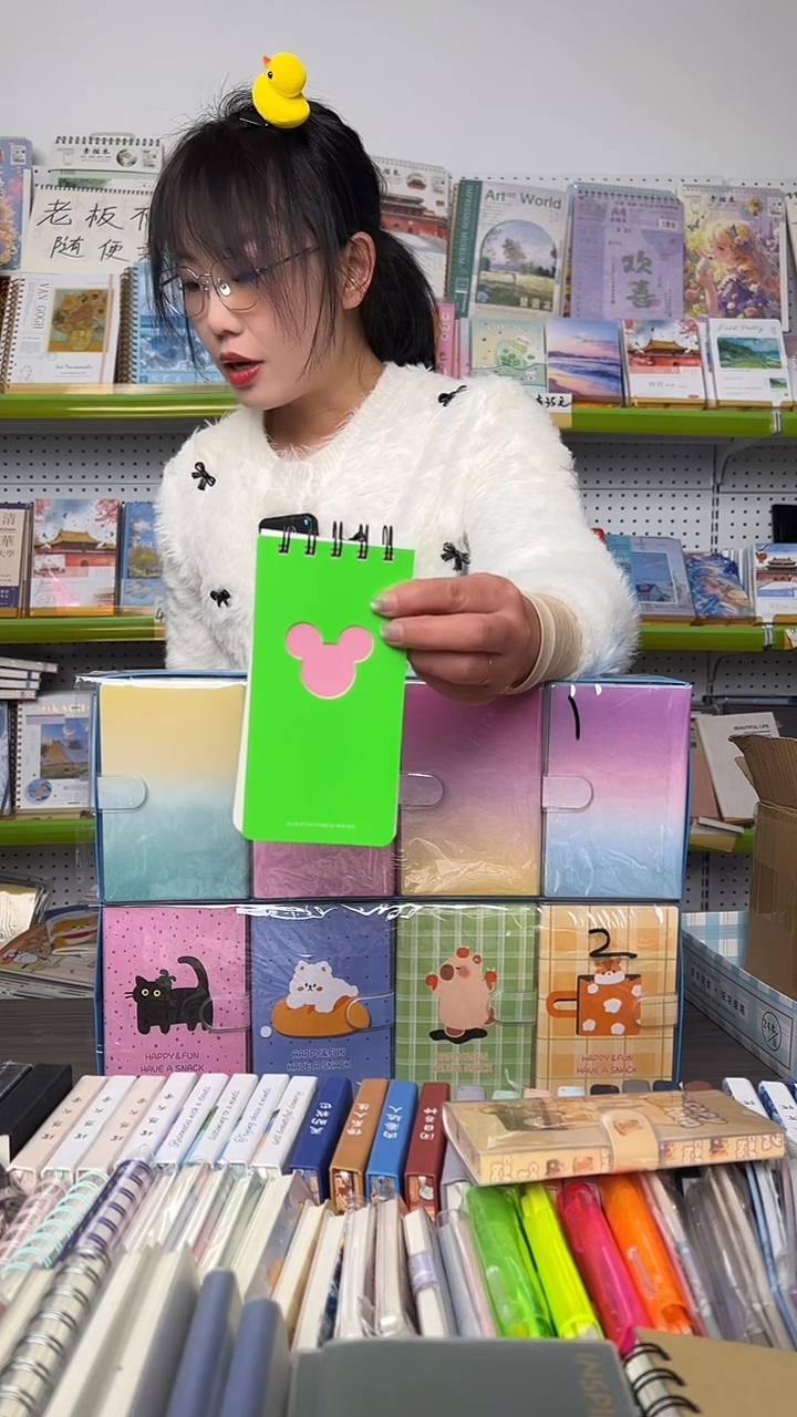 80K硬面线环本上翻   4本  颜色各一