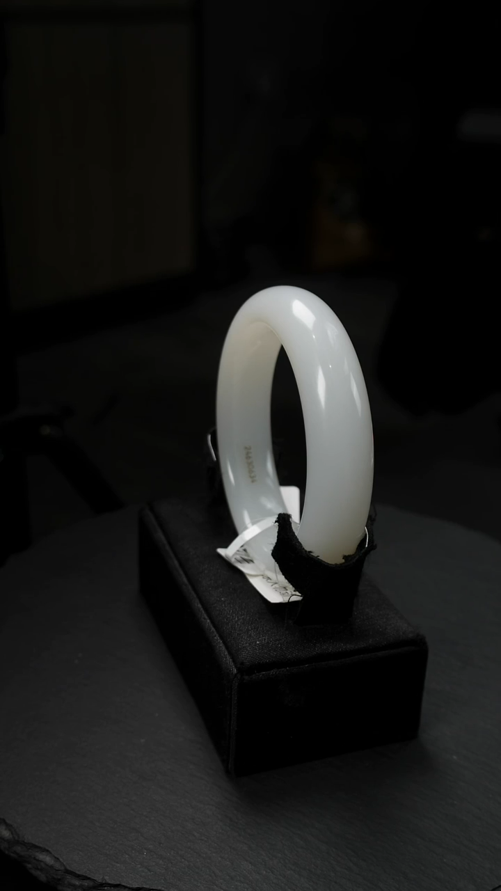 未镶嵌手镯和田玉俄芭莎料手镯54圈