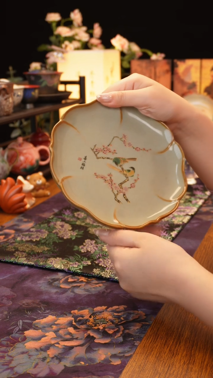 喜上眉梢壶承·····