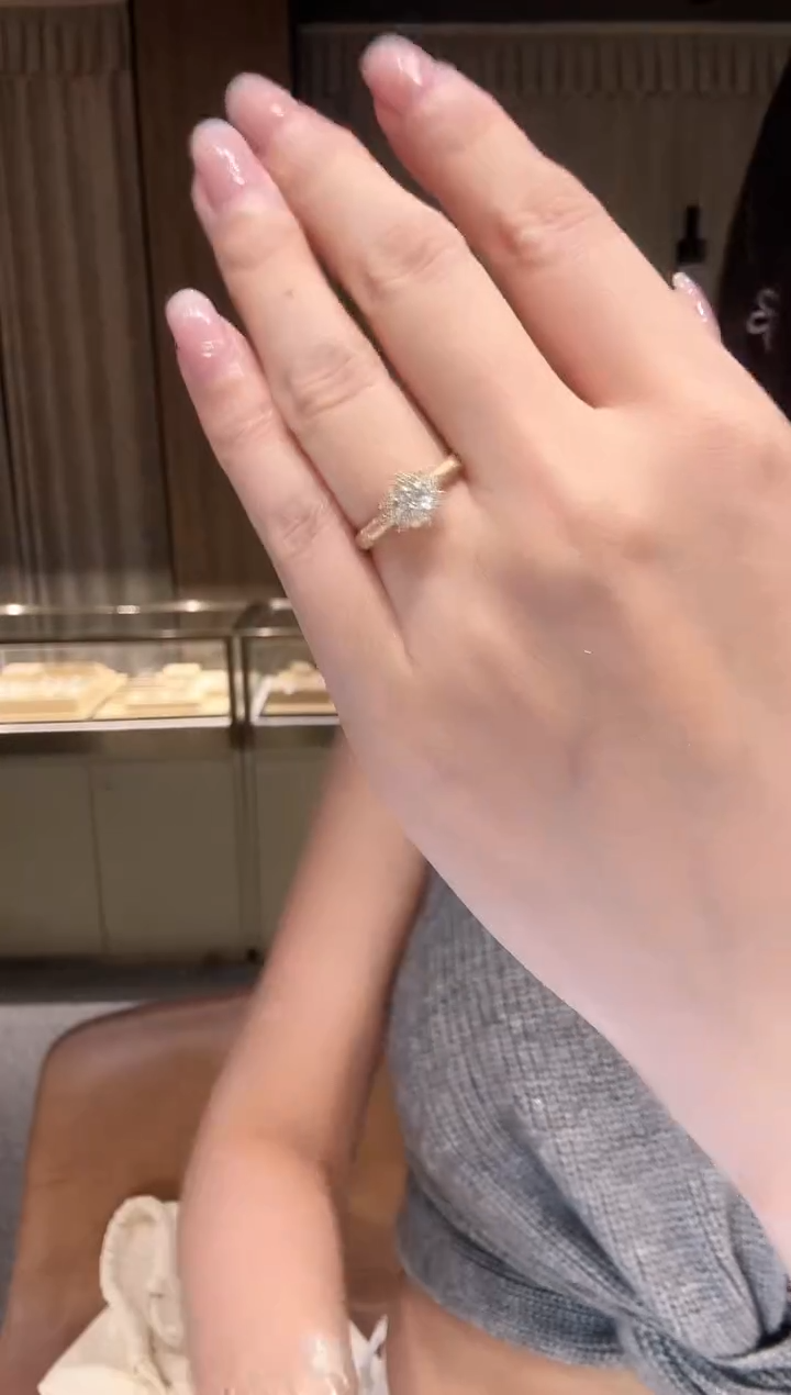 戒指18K金镶嵌钻石 AY0022-Y- 50分布布拉丝