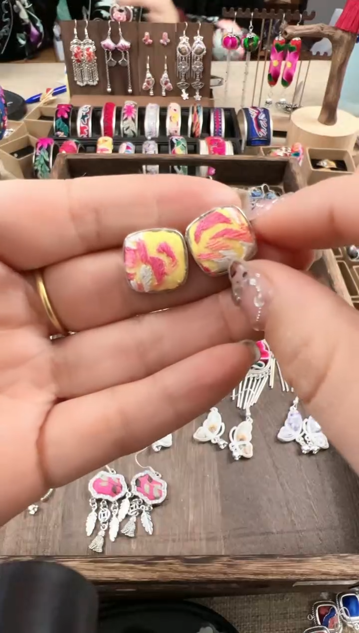【闪购商品】织绣民族风老绣饰品217