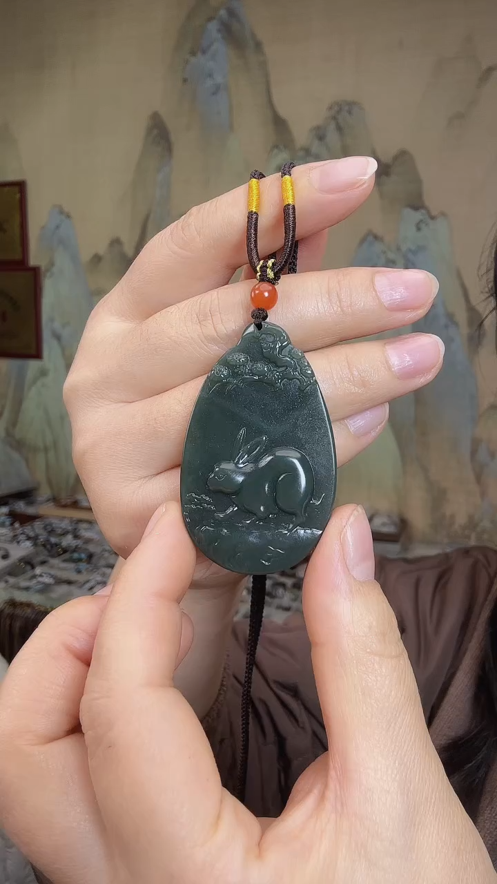 颈饰未镶嵌和田玉.