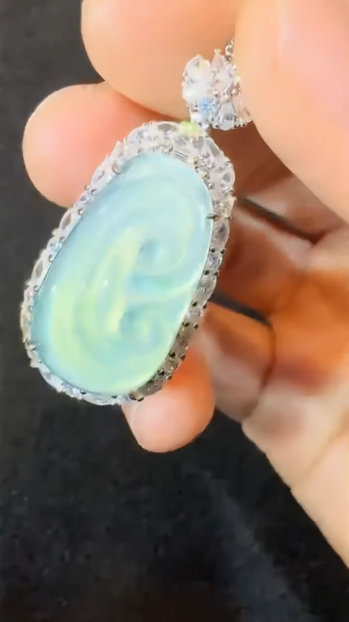 【闪购商品】翡翠吊坠(不含链)未镶嵌多样性发货其一不含链