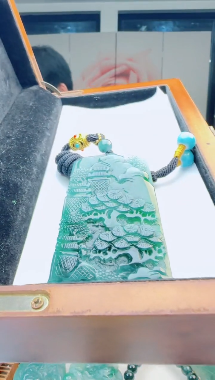 翡翠未镶嵌颈饰多样性发其中一