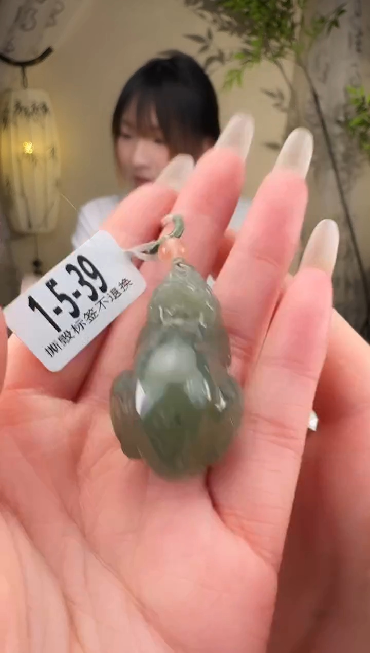 和田玉未镶嵌颈饰貔貅 39