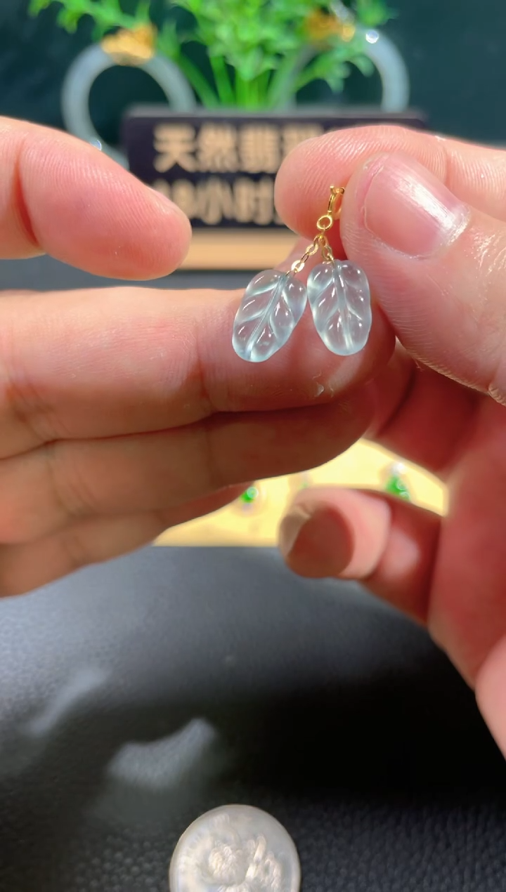 翡翠18K金镶嵌颈饰翡翠