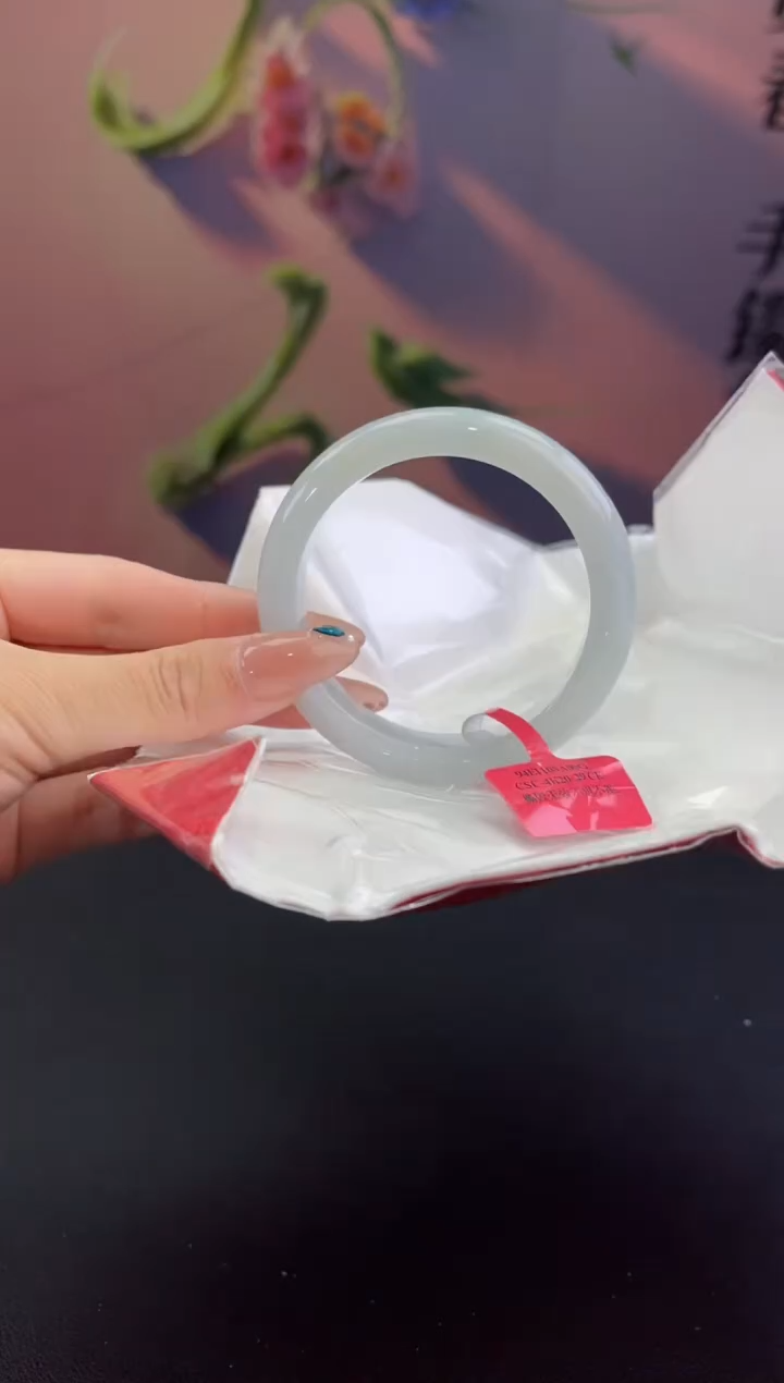 翡翠未镶嵌手镯7翡翠手镯