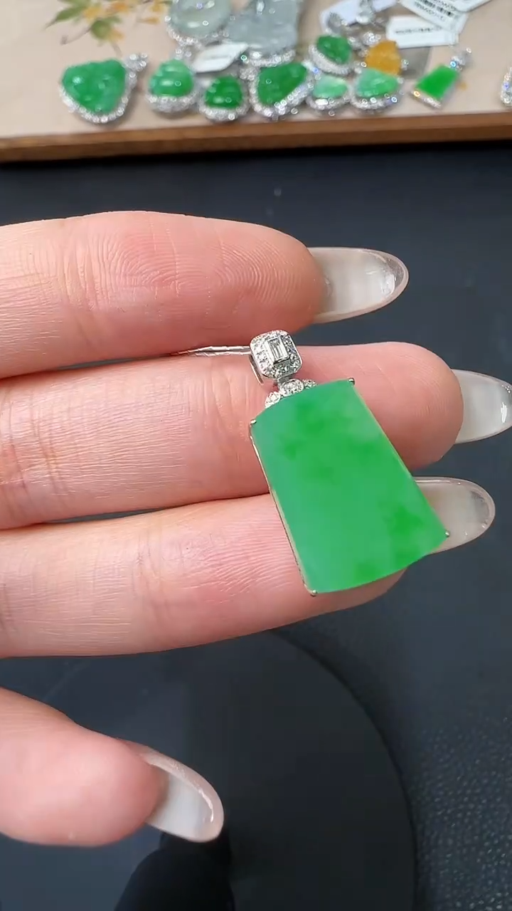 【闪购商品】翡翠吊坠(不含链)18K金镶嵌35