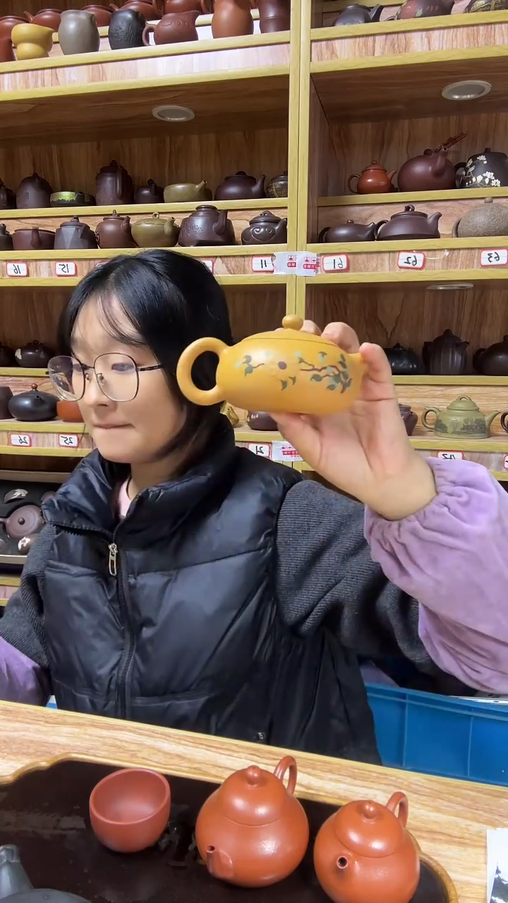 茶壶紫砂扁西施200cc左右黄段