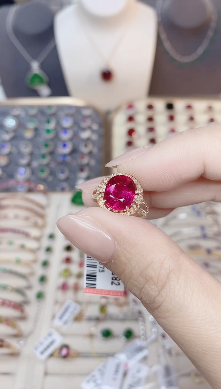 18K金镶嵌碧玺戒指碧玺3.17CT 