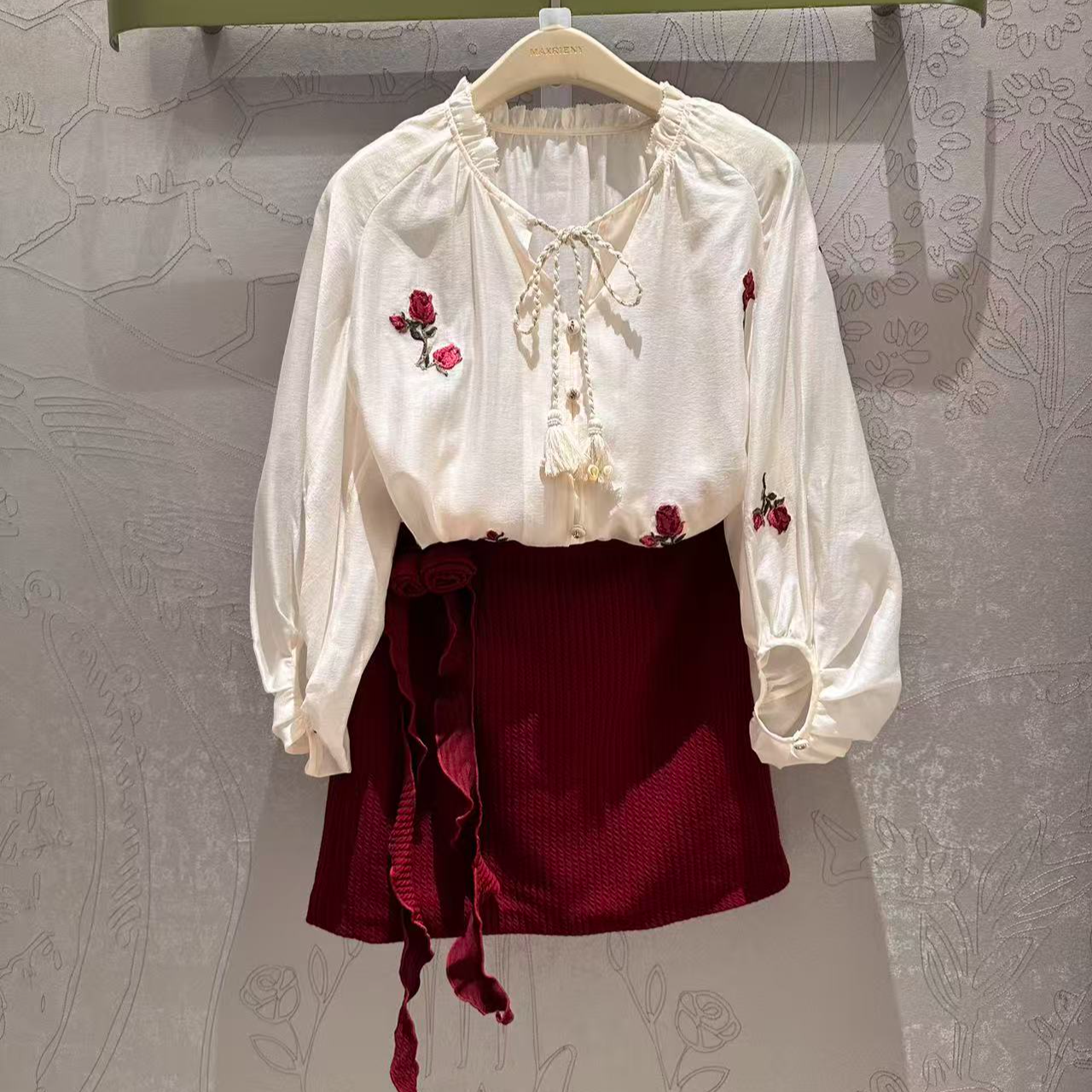 兮兮定制2025夏季新款系带刺绣花朵衬衣