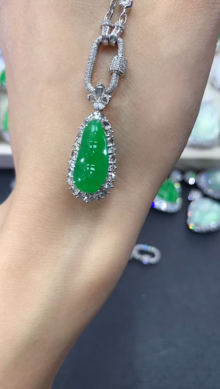 【闪购商品】翡翠吊坠(不含链)18K金镶嵌w26        