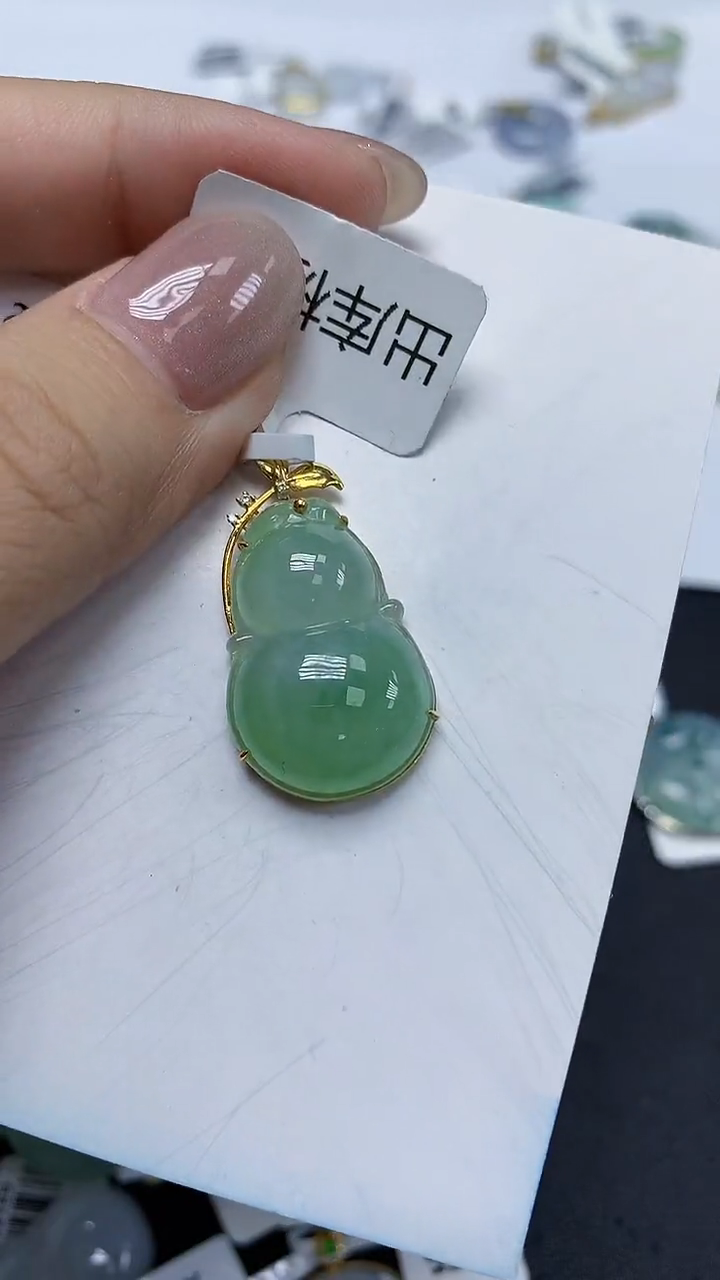 翡翠18K金镶嵌颈饰天然缅甸翡翠A货