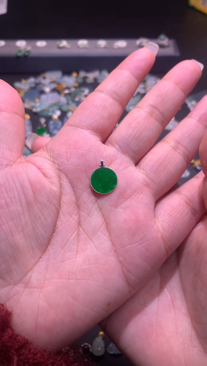 【闪购商品】翡翠吊坠(不含链)18K金镶嵌1