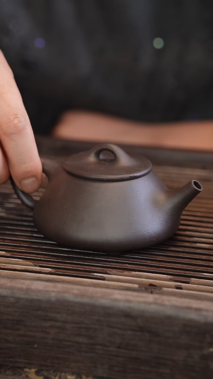 茶壶紫砂石瓢 黑金砂 半手工 180cc
