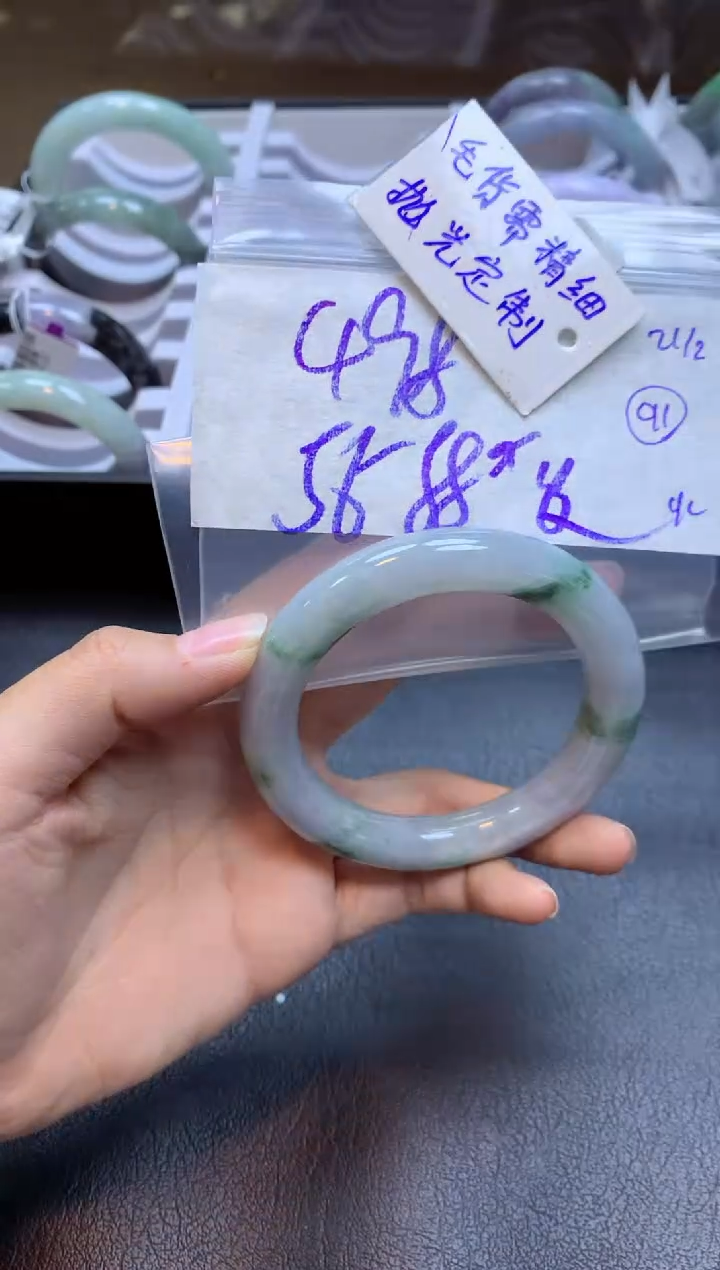 【闪购商品】定制翡翠未镶嵌手镯毛货需精细抛光+多人+498元