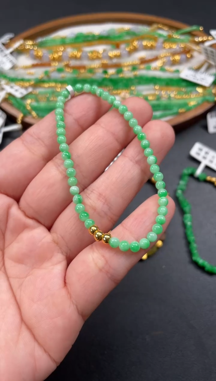 套链足金镶嵌翡翠一个   P548