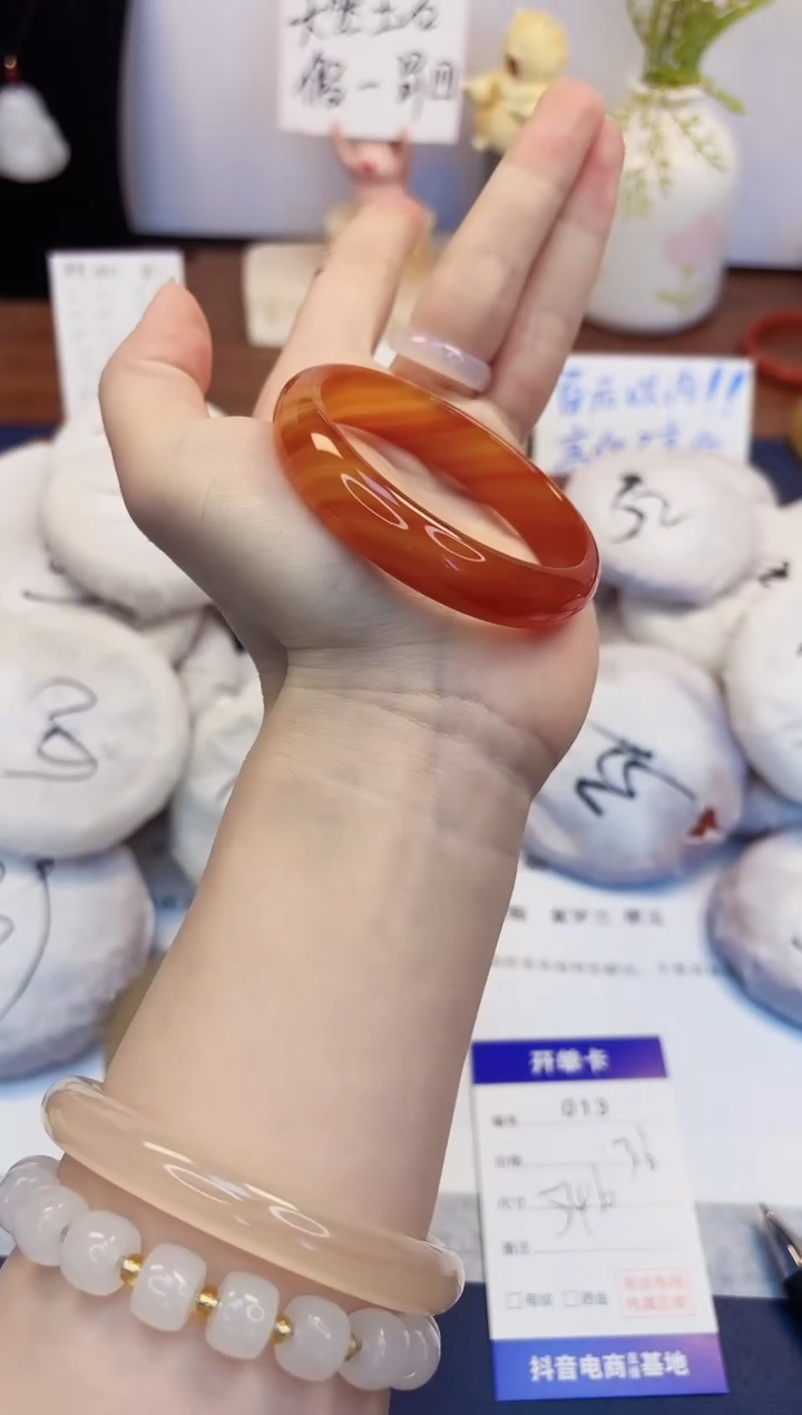 【闪购商品】石英质玉手镯未镶嵌13-玛瑙-圈口54