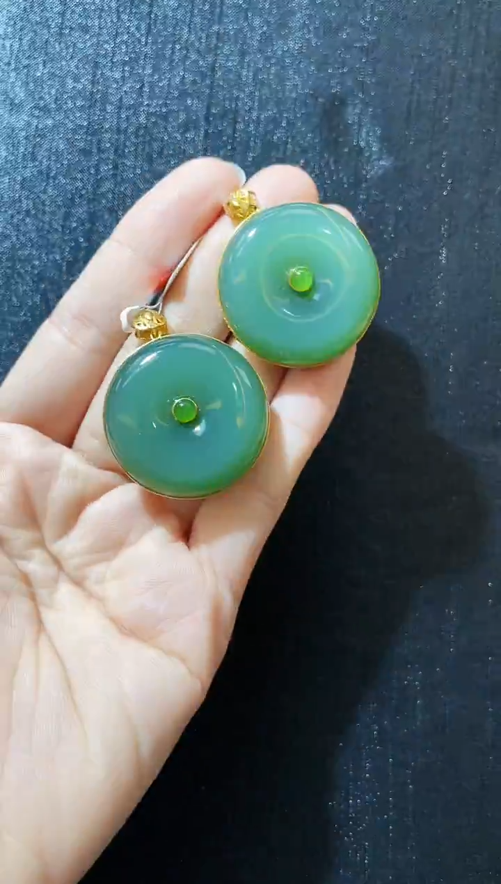 吊坠(赠链)18K金镶嵌和田玉多样性发一