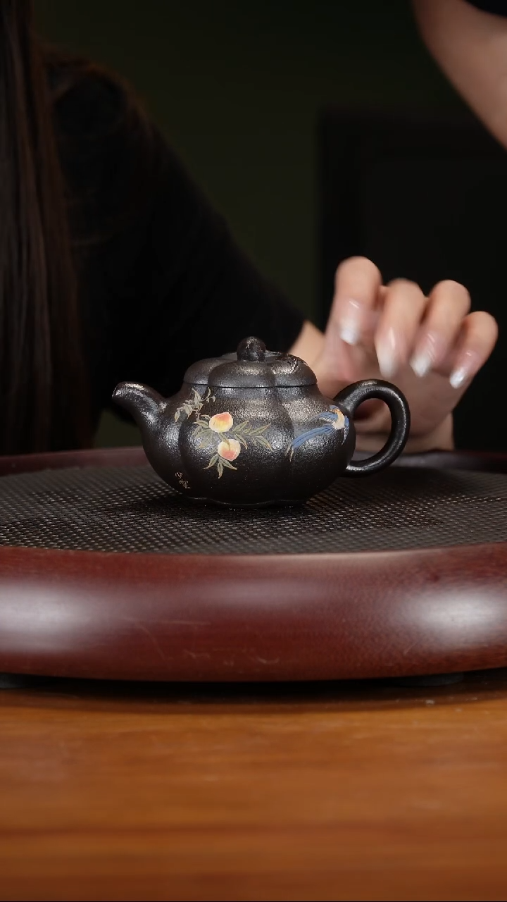 茶壶紫砂4ZXJ上合桃 玄铁砂200cc