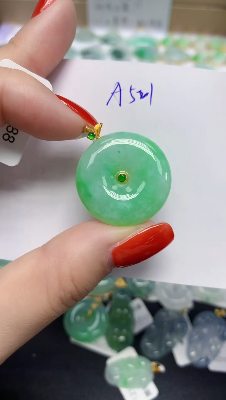 颈饰18K金镶嵌翡翠天然缅甸翡翠A货翡翠百元以上9元证书费自理