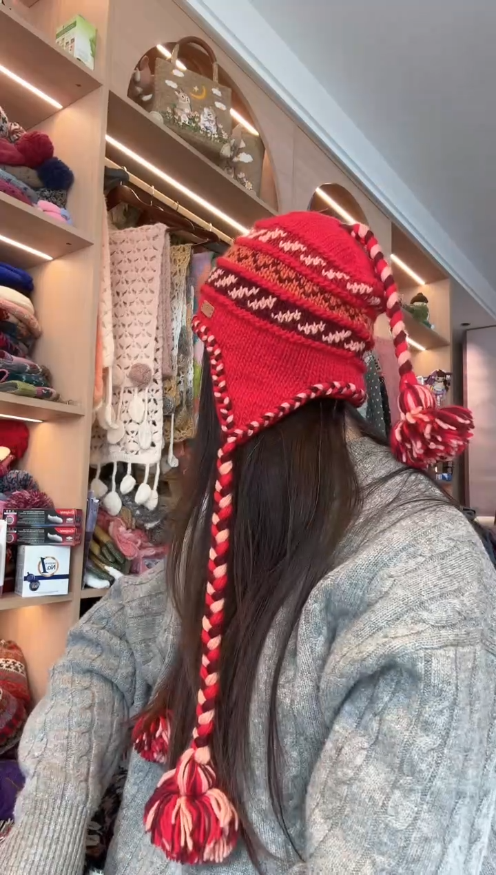 羊毛美利奴红色大辫子护耳帽