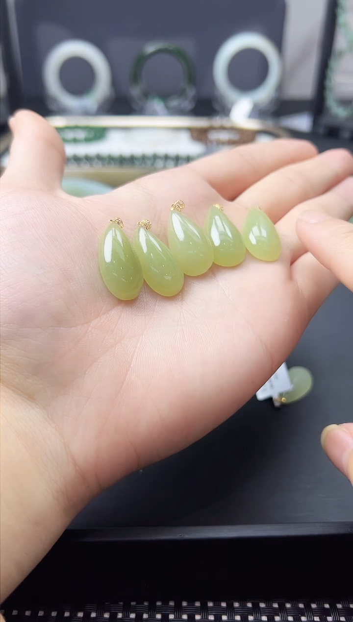 【闪购商品】和田玉挂件18K金镶嵌一个 多样性发1件