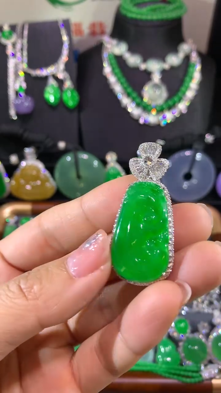 吊坠(不含链)18K金镶嵌翡翠如意